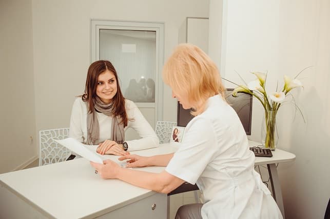 IVF-godkjenning & Aldersgrenser i utlandet: Hva pasienter trenger å vite før du velger en klinikk